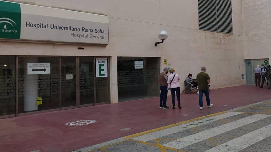 entrada del hospital reina sofía